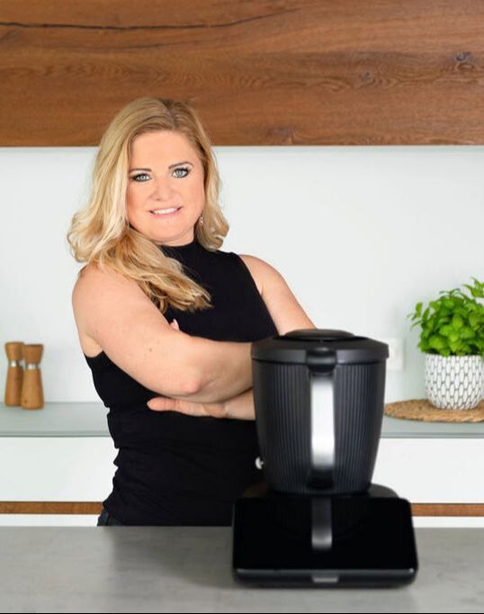 Manuela Rohrer mit dem Thermomix TM6
